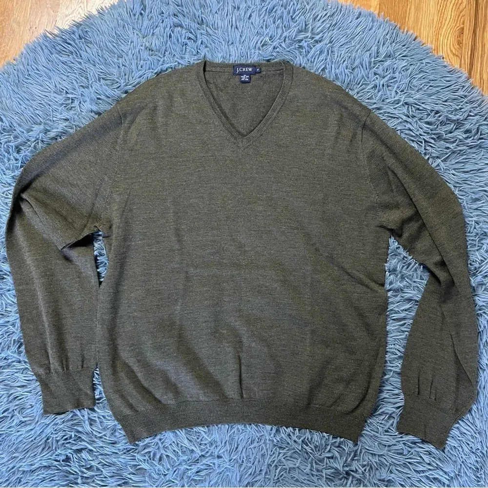 Vintage J. Crew Men’s Green V-Neck Merino Wool Sweater Knit Pullover Size XL